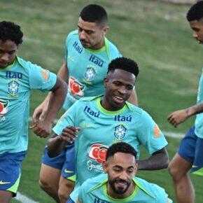 el-brasileno-vinicius-participa-en-un-entrenamiento-este-lunes–en-el-estadio-valmir-campelo-bezerra–bezerrao–en-brasilia–brasil—de-la-seleccion–efe-andreborges 